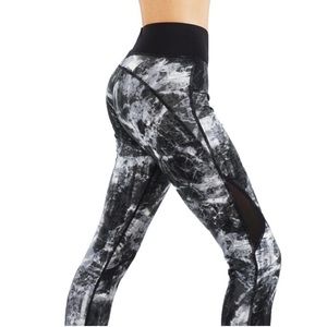 Yoga pants with mesh cutout Size L/XL